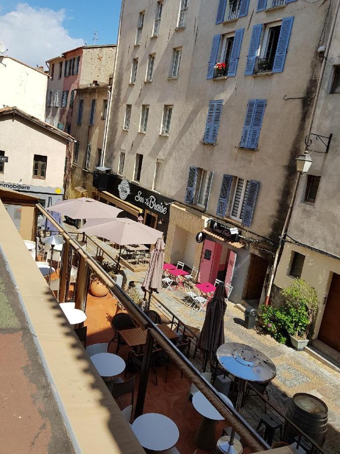 Ajaccio Imperial: Old Town Comfort near Cathedral and Sea Exterior photo